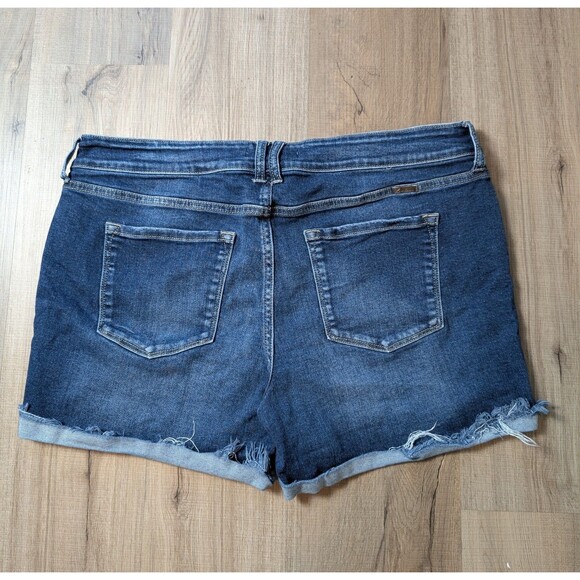 Kancan Blue Denim Shorts Size 18 Whiskered Stretch Cuffed Frayed Cute - Picture 2 of 6
